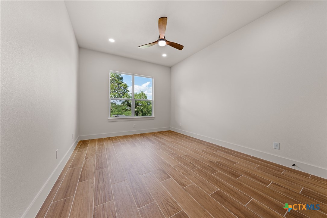 375 Shady Hollow