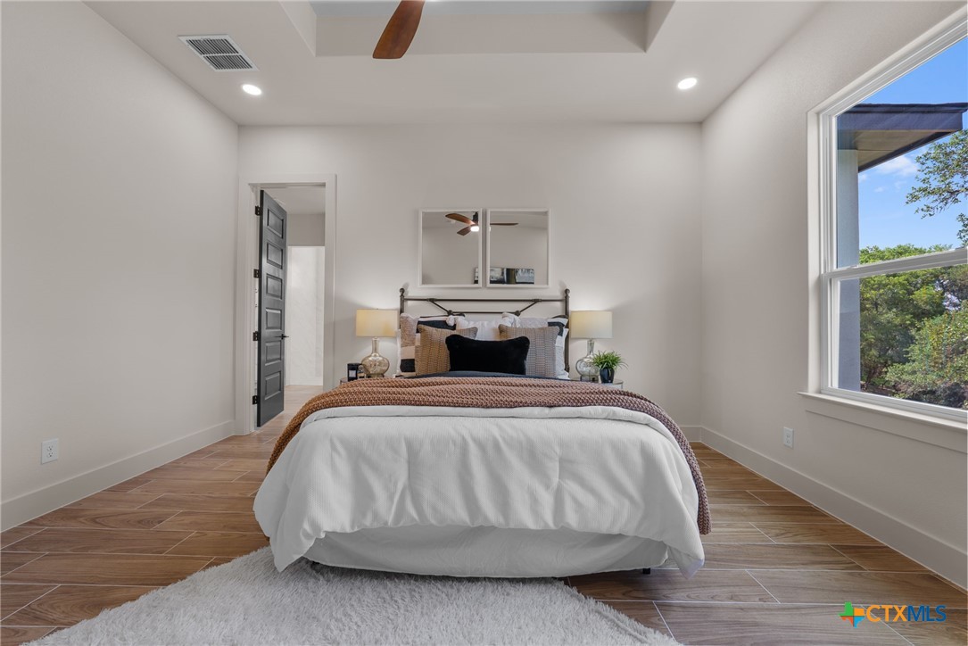 375 Shady Hollow