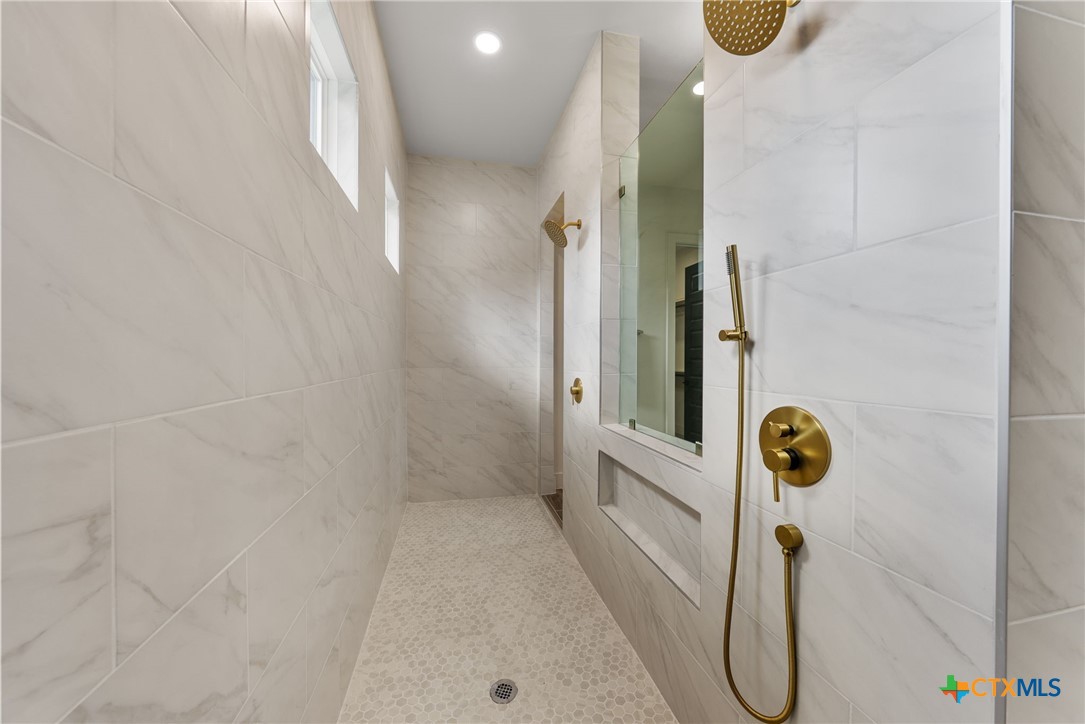 375 Shady Hollow