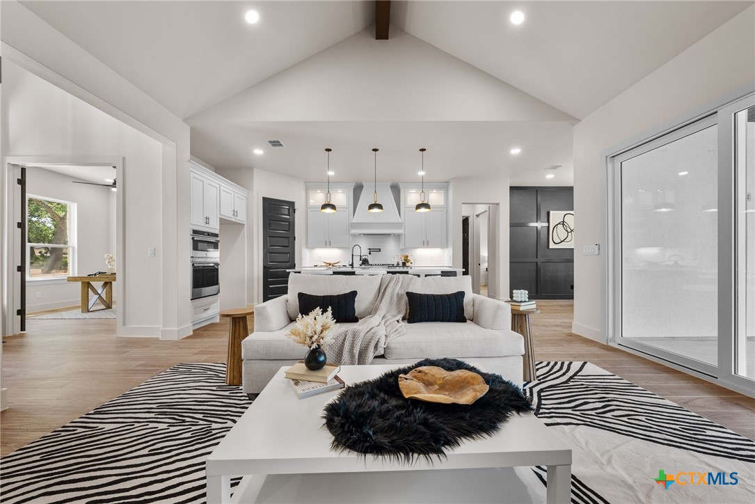 375 Shady Hollow