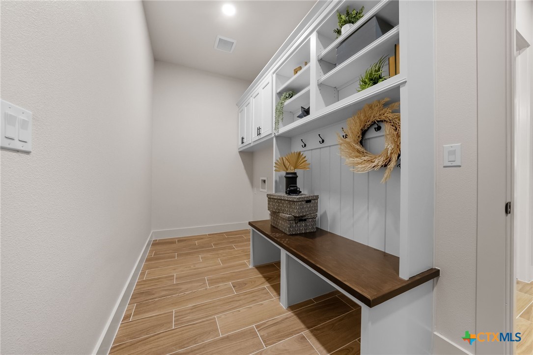 375 Shady Hollow