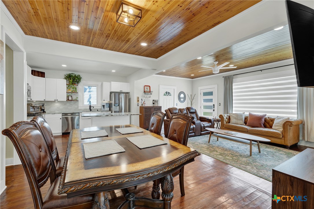 225 S Live Oak Avenue