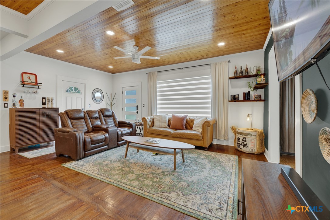 225 S Live Oak Avenue