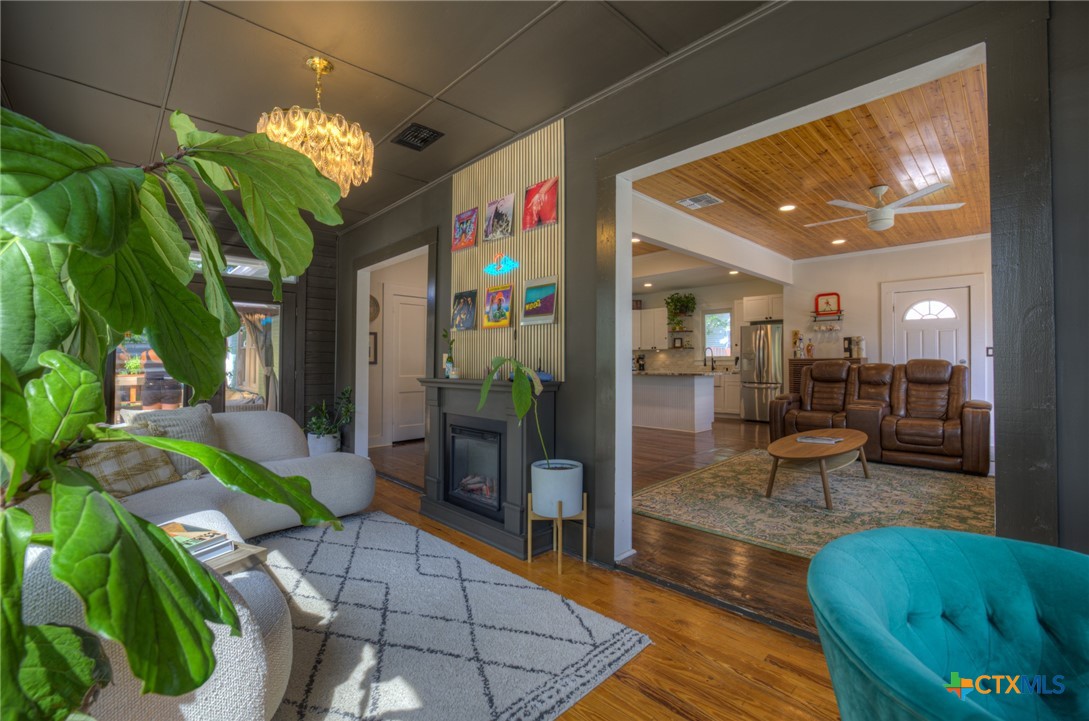 225 S Live Oak Avenue