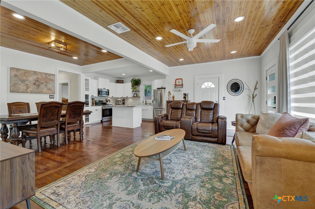 225 S Live Oak Avenue