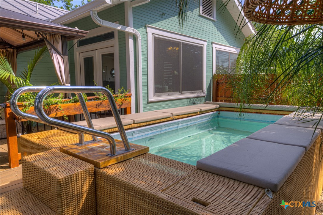 225 S Live Oak Avenue