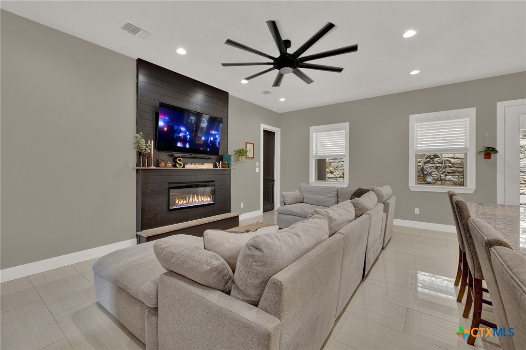 627 Hummingbird Hill