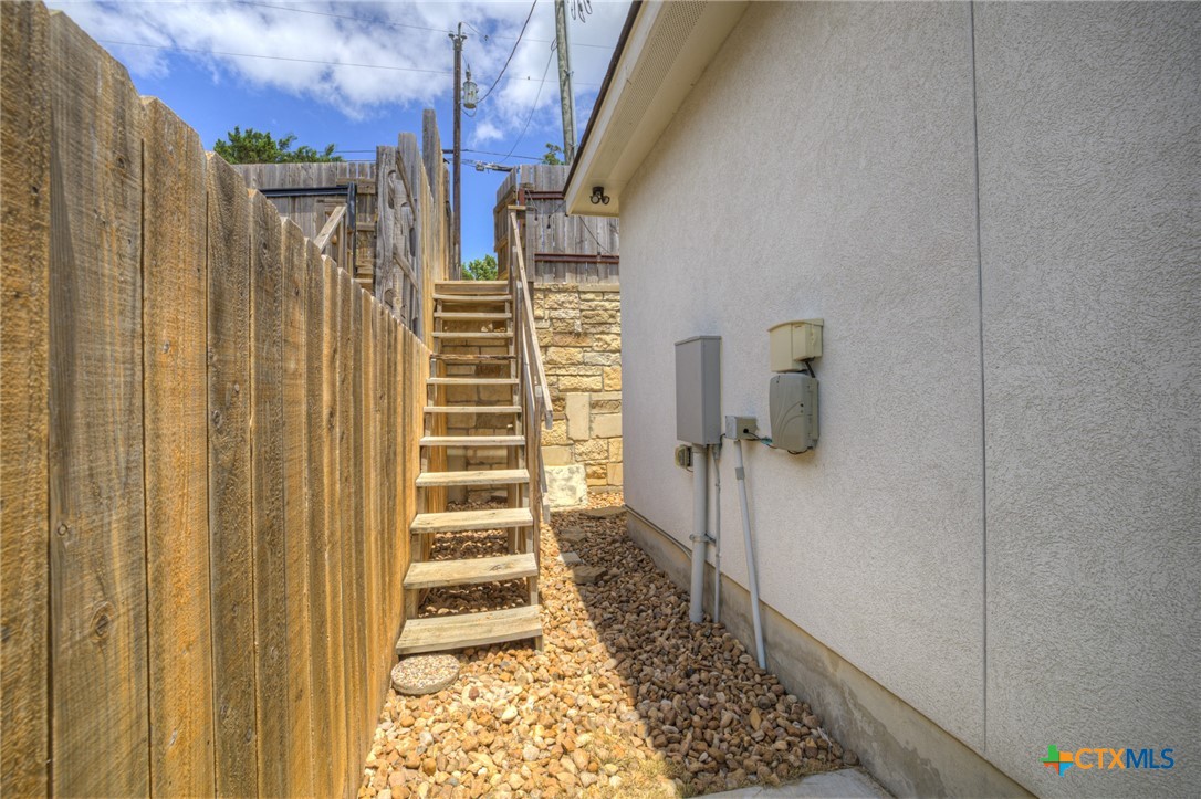 627 Hummingbird Hill