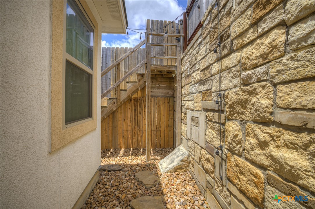 627 Hummingbird Hill