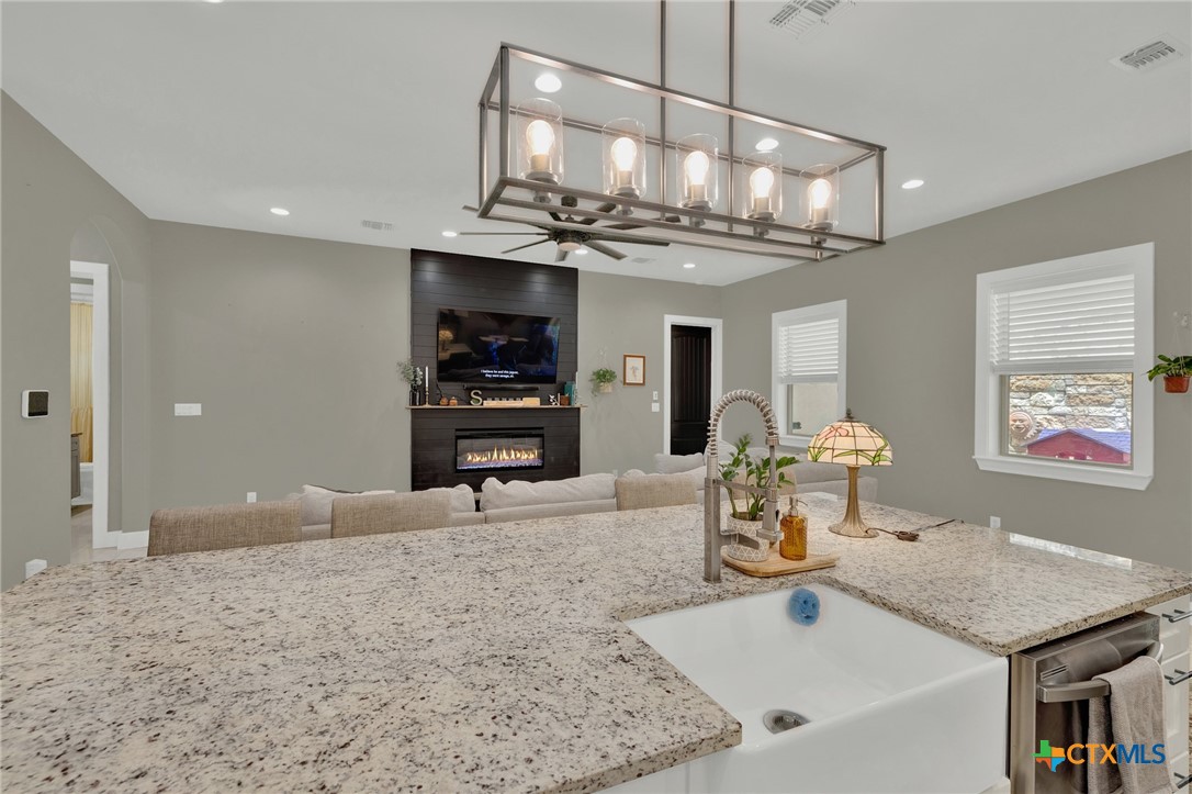 627 Hummingbird Hill