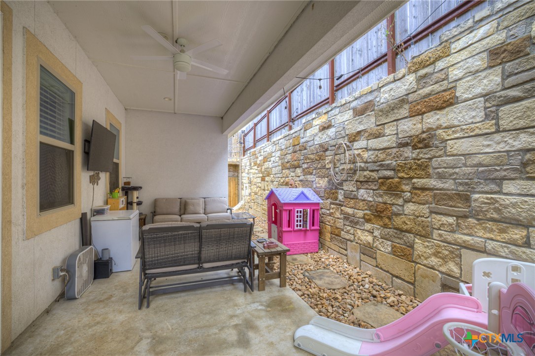 627 Hummingbird Hill