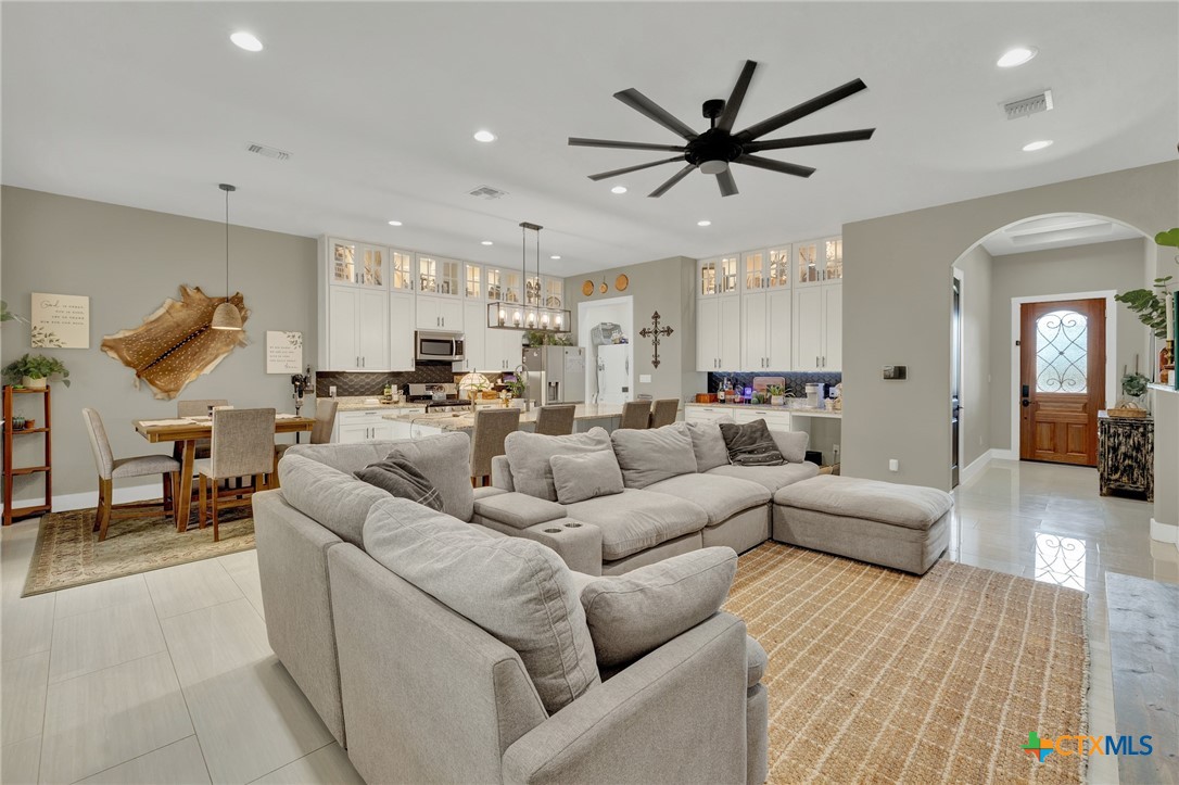 627 Hummingbird Hill