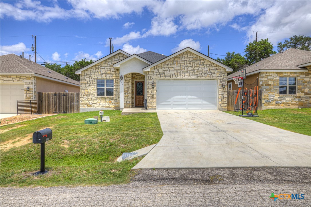 627 Hummingbird Hill