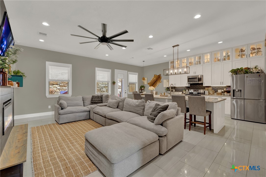 627 Hummingbird Hill