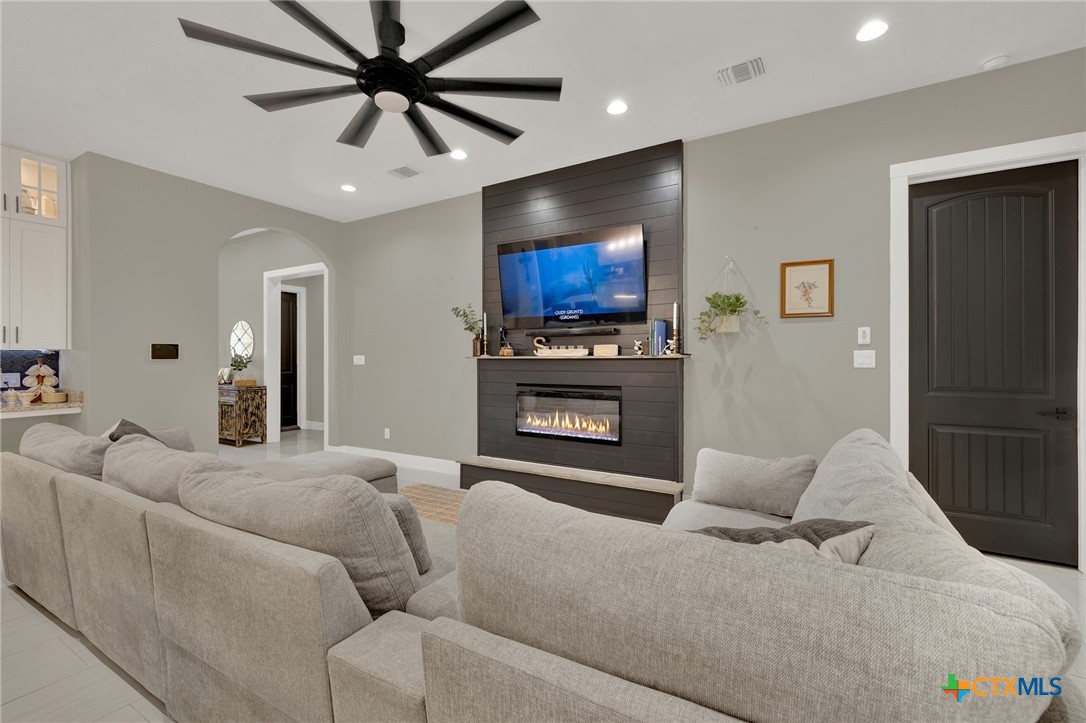 627 Hummingbird Hill