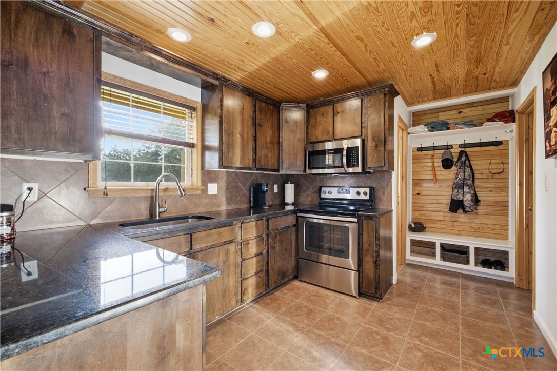10488 Hwy 304