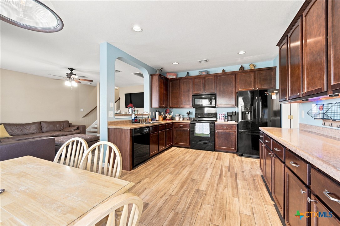 2214 Lakeline Drive