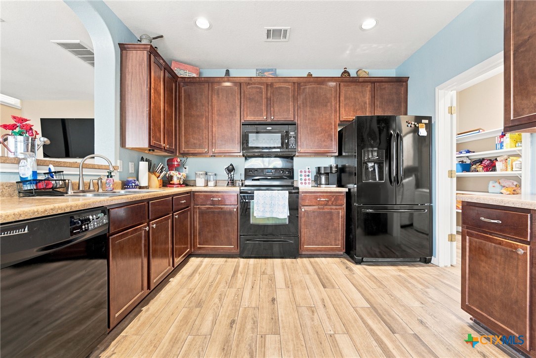 2214 Lakeline Drive
