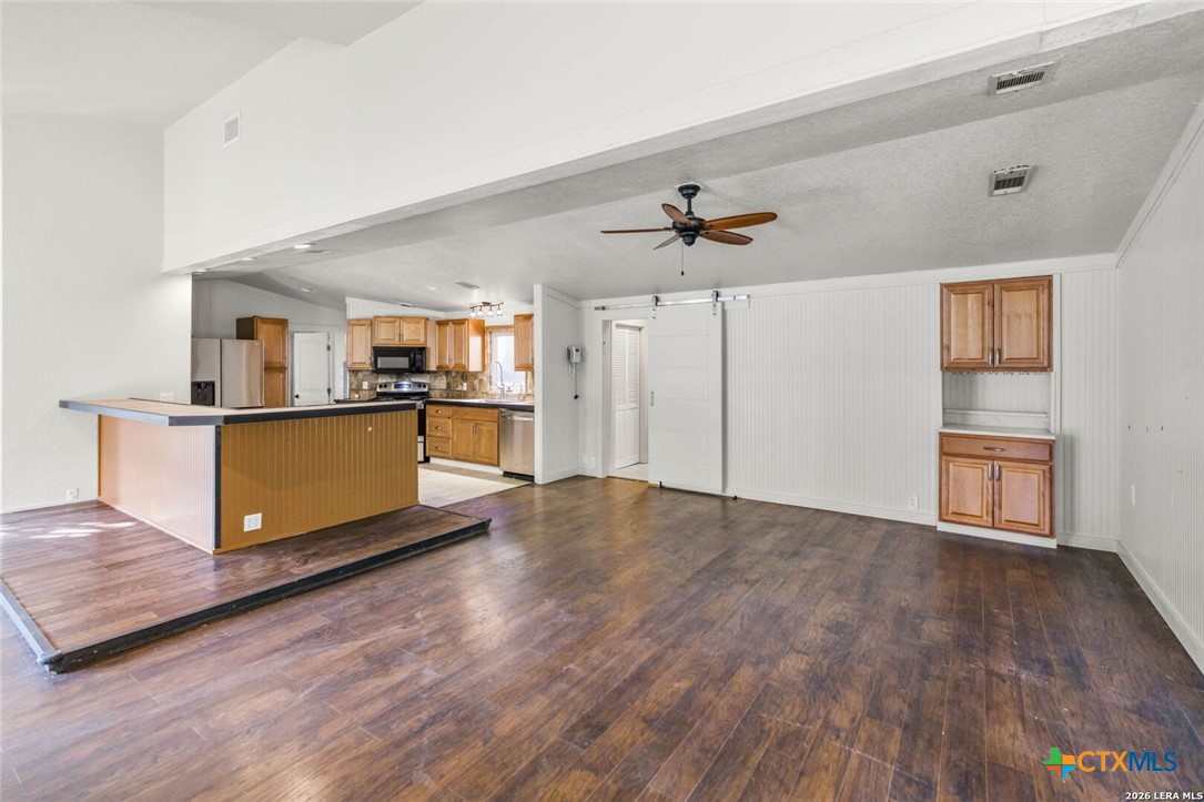 1200 Hinch Drive