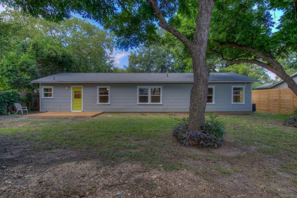 2011 Fortview RD