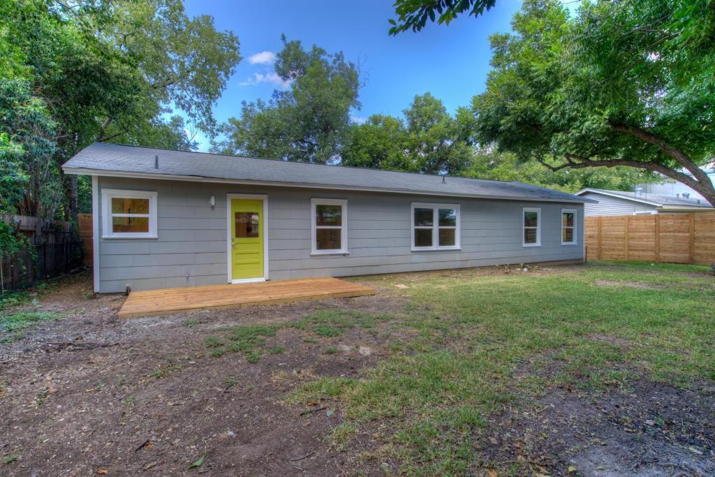2011 Fortview RD