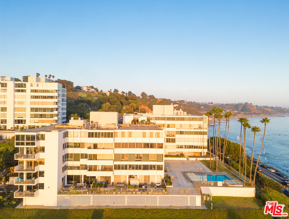 17368 W Sunset Blvd Unit: 302A