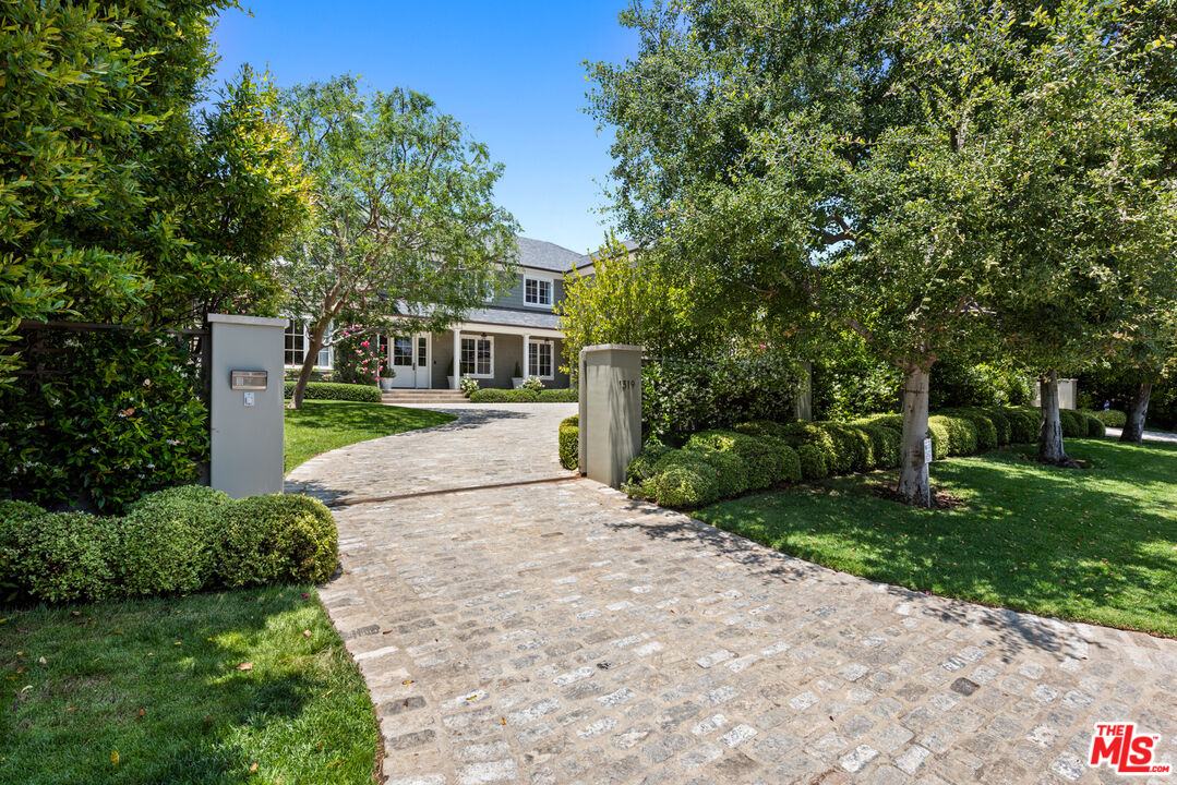 1319 AMALFI DR