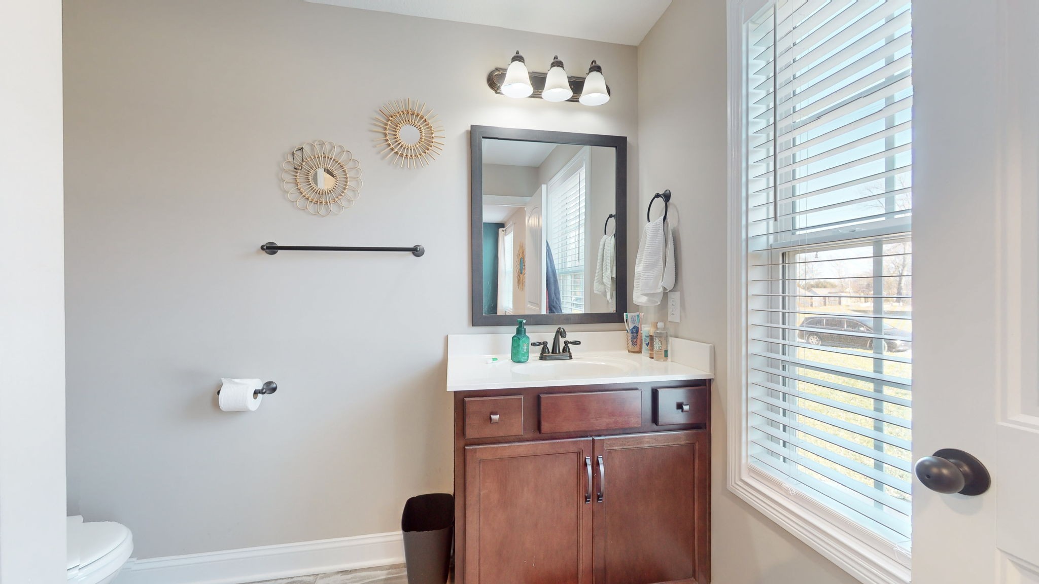 3588 Aurora Dr