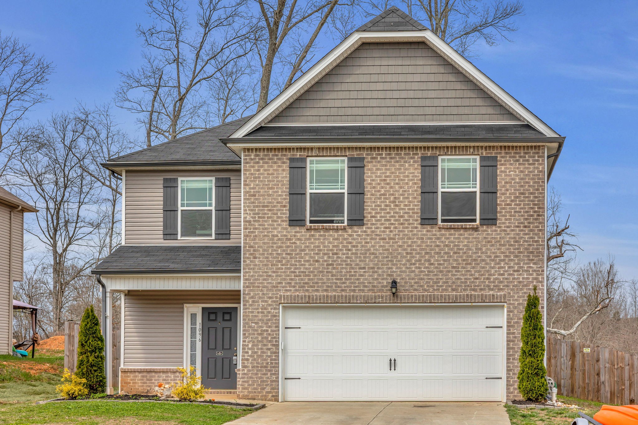 1096 Black Oak Cir