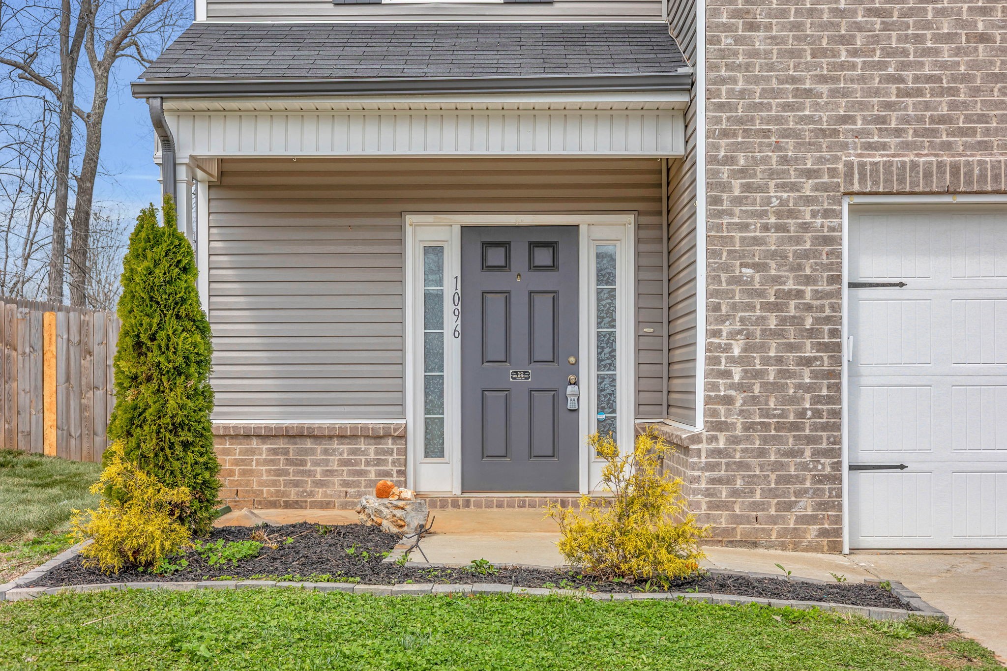1096 Black Oak Cir