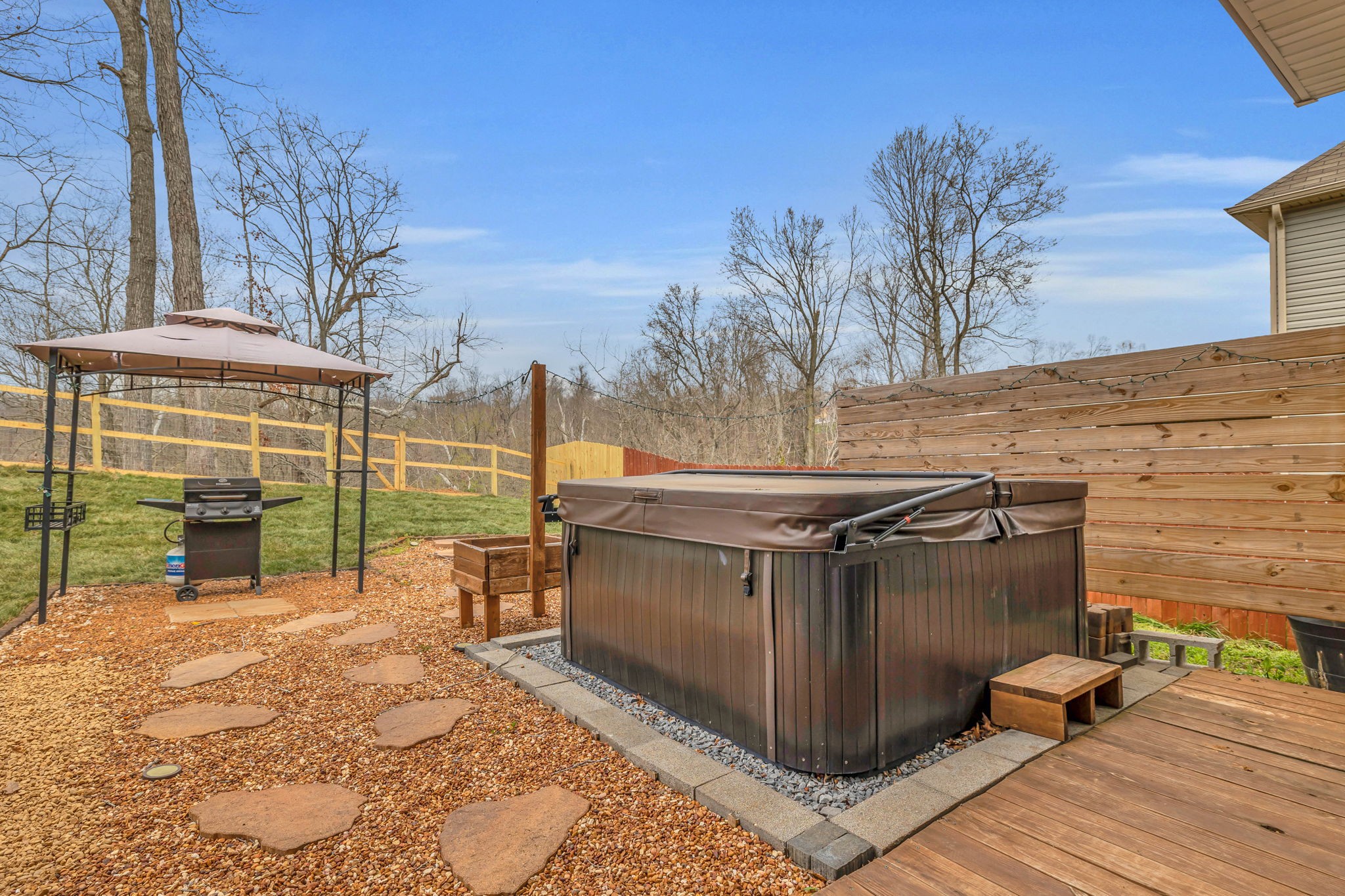 1096 Black Oak Cir