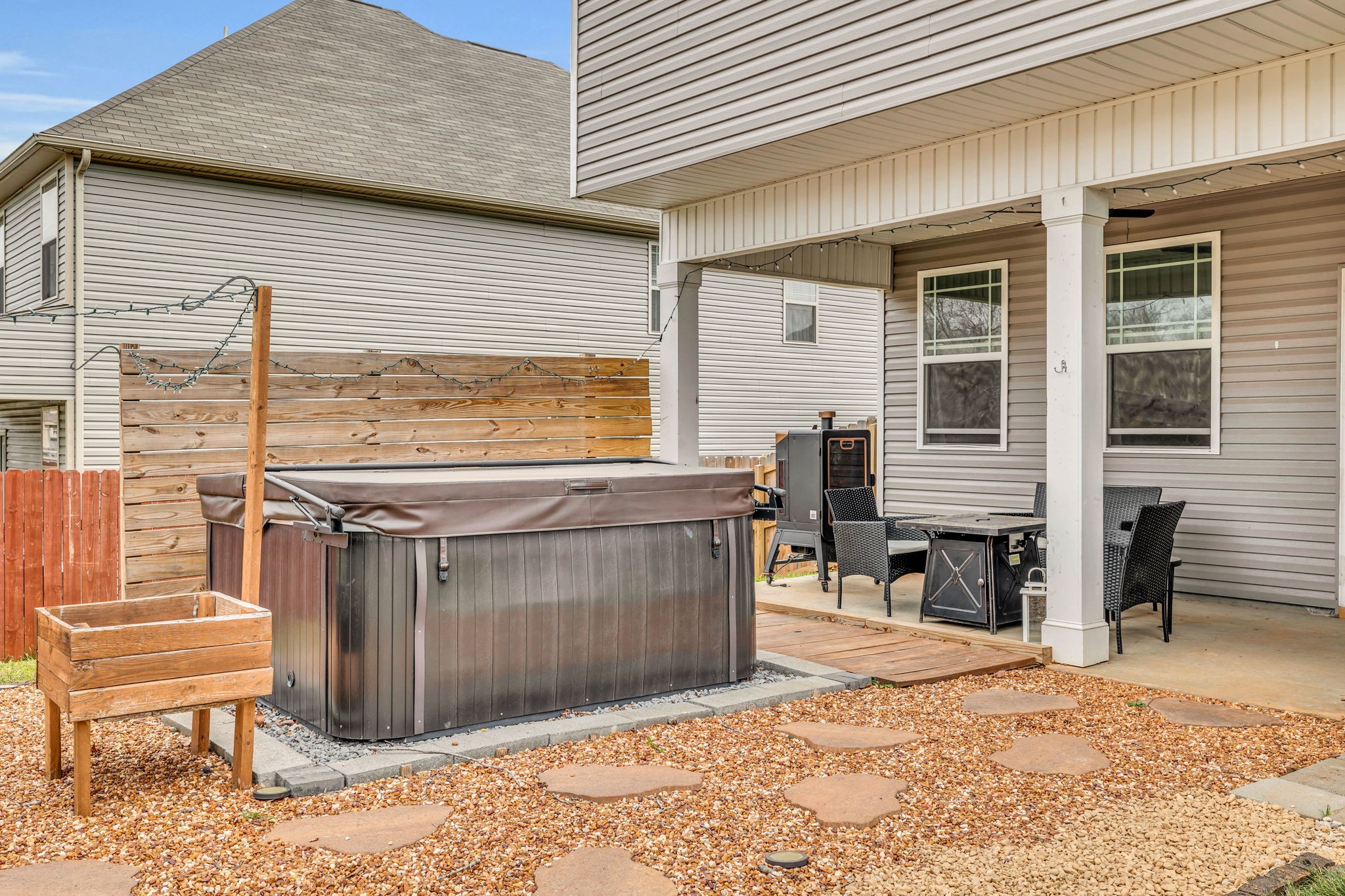 1096 Black Oak Cir