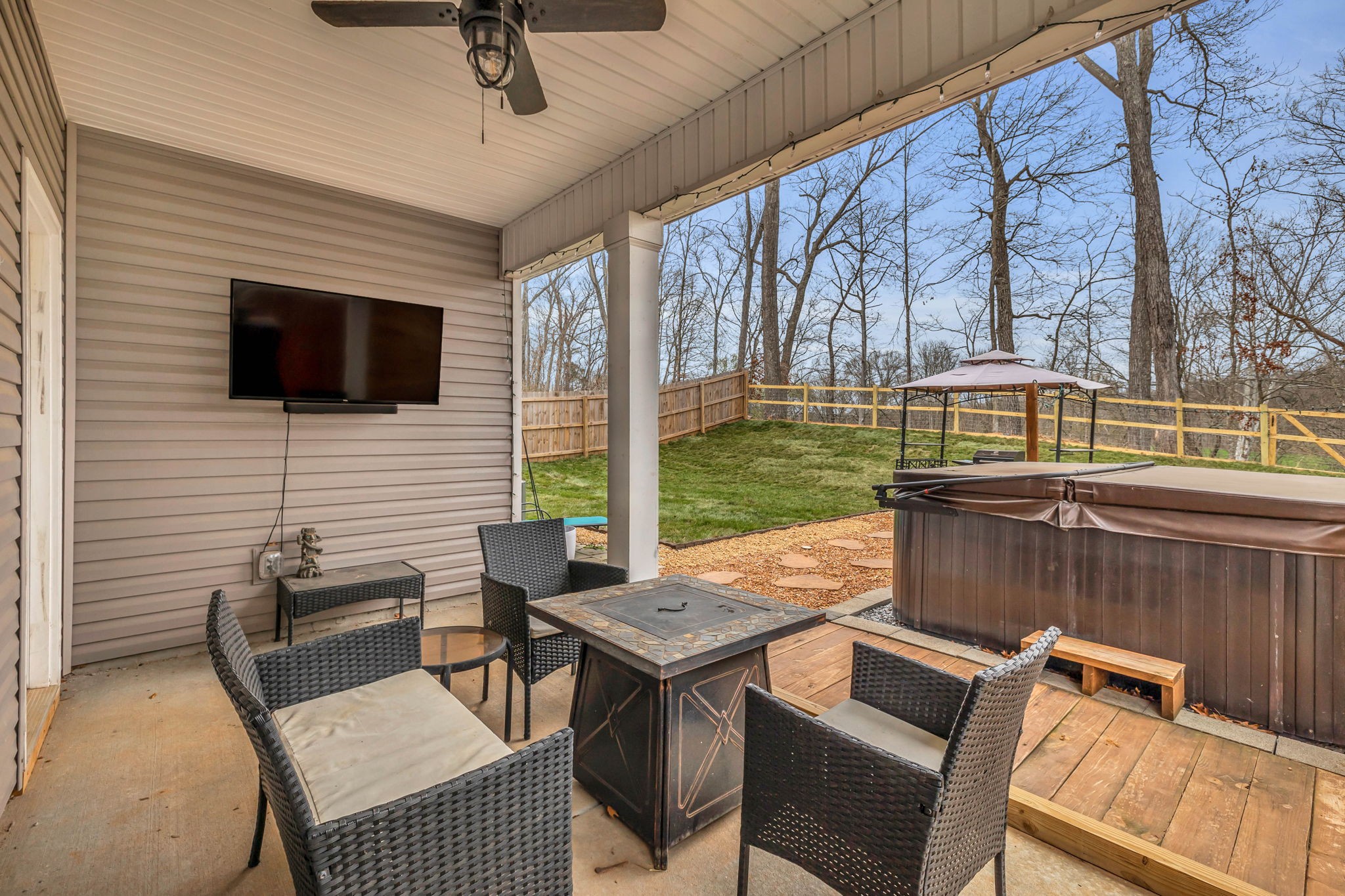 1096 Black Oak Cir