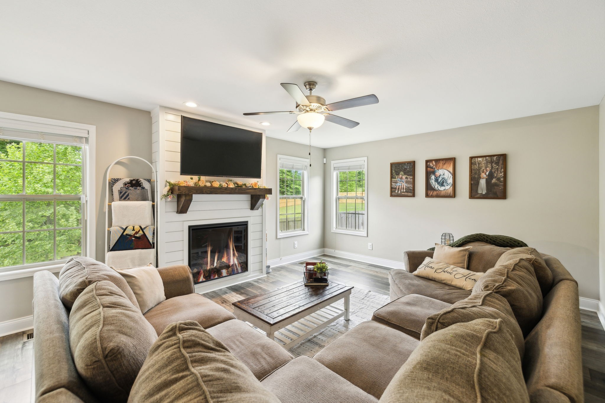 1305 Harmon Ln