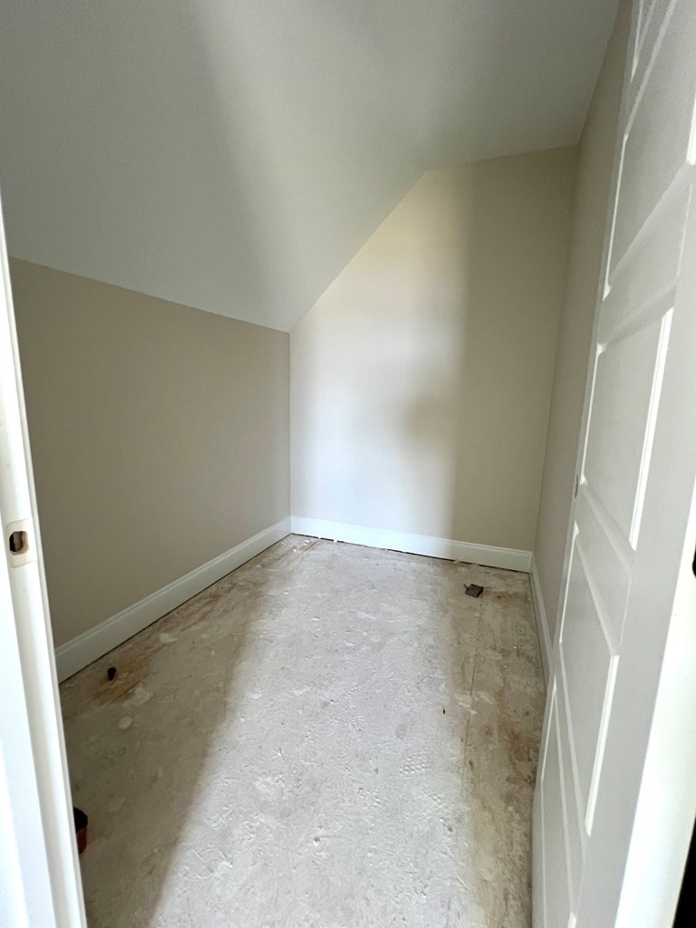 13 DICKINSON RD