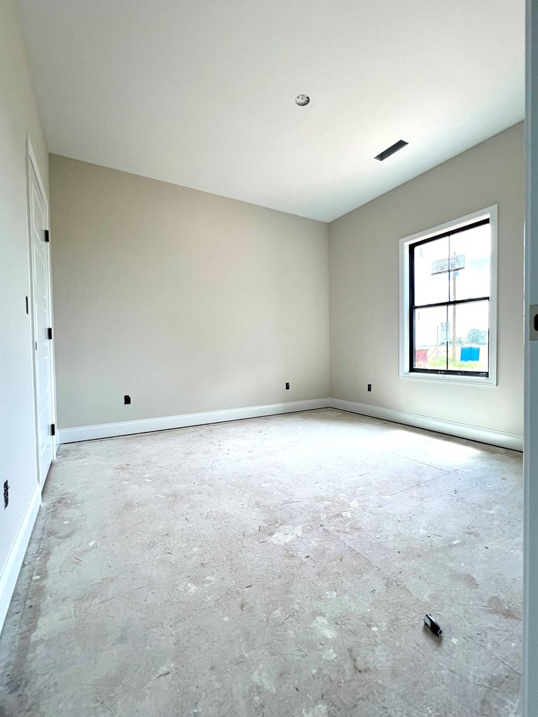 13 DICKINSON RD