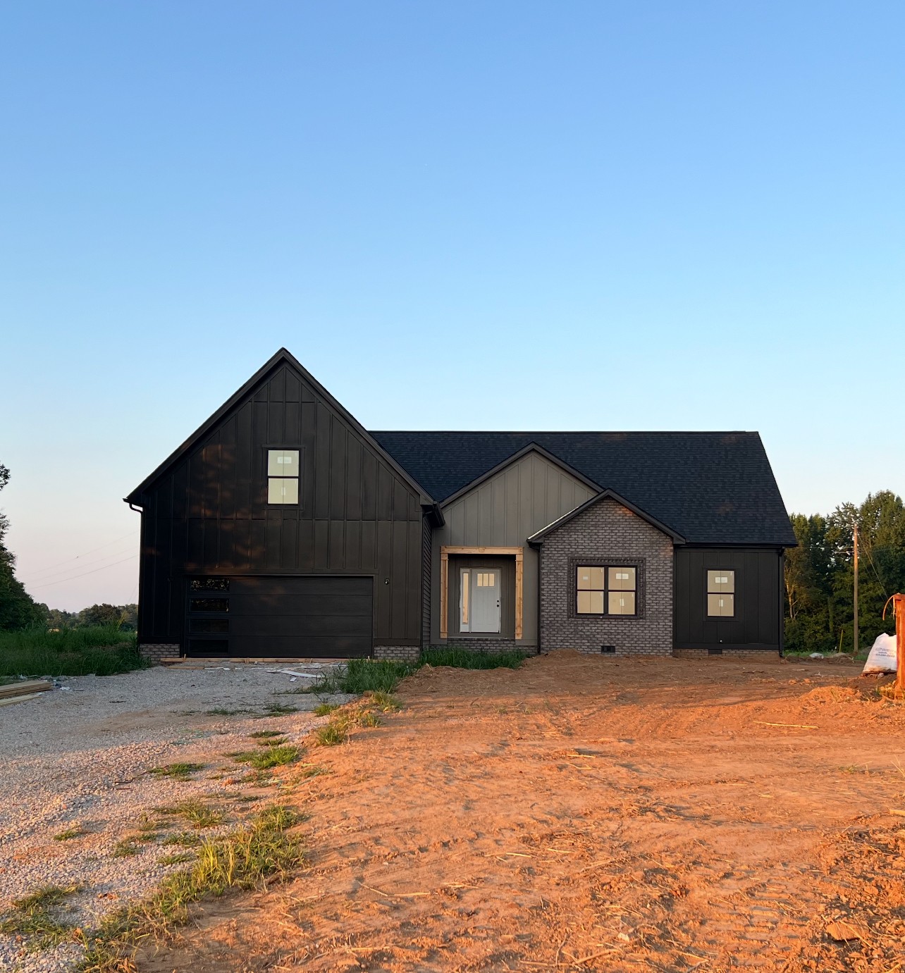 13 DICKINSON RD