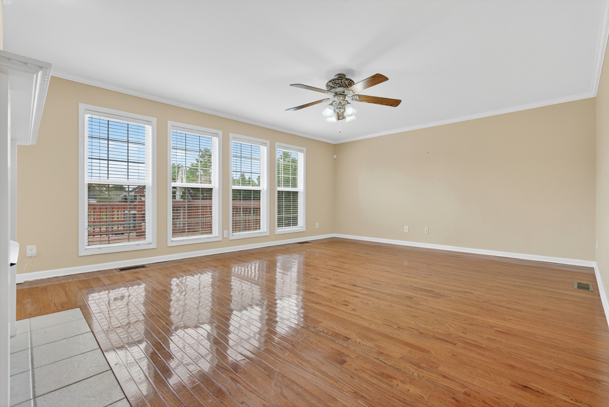 3876 Rhonda Ct