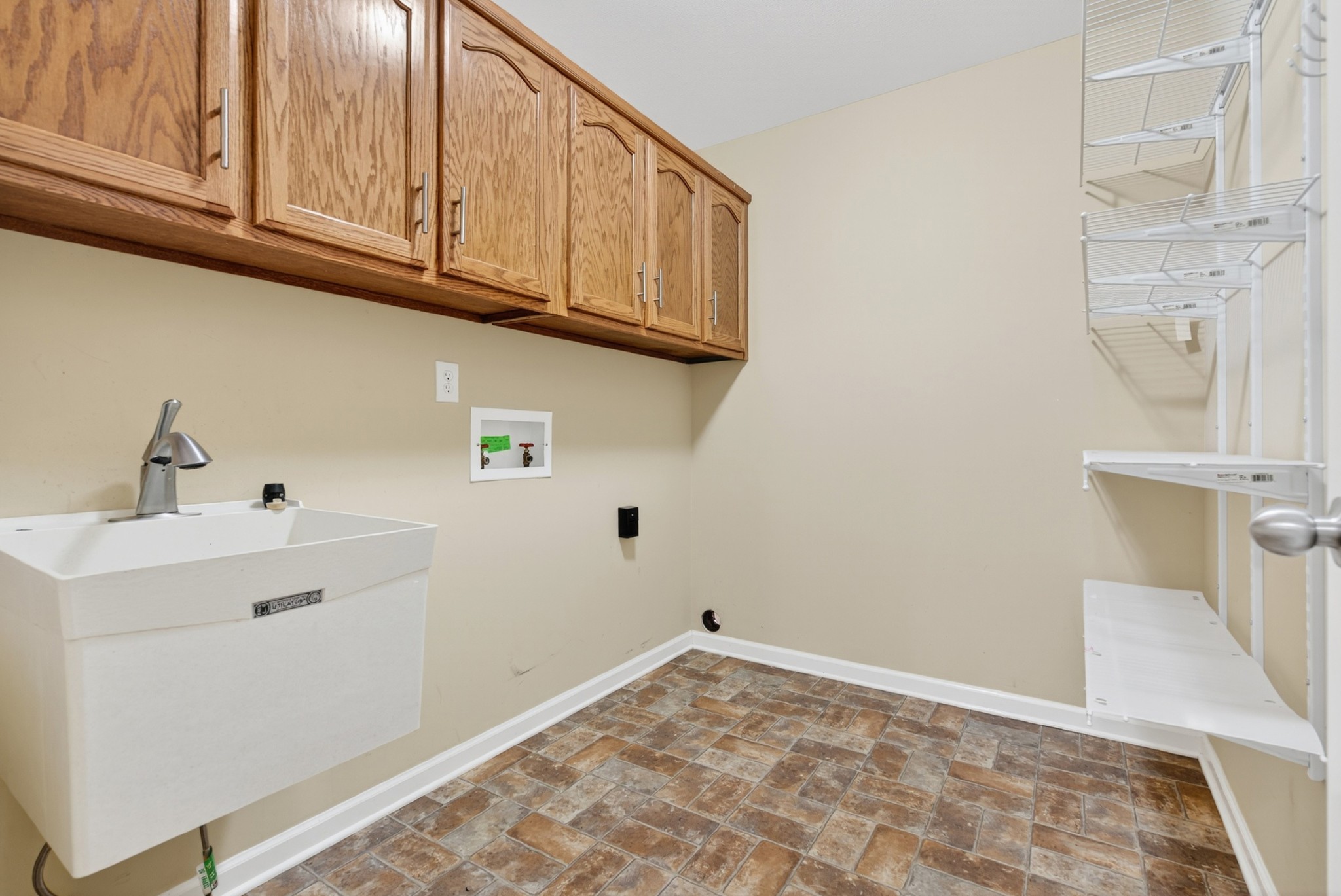 3876 Rhonda Ct