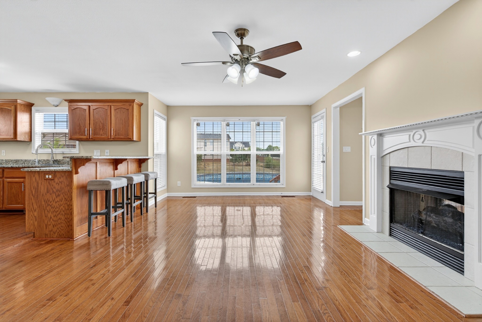 3876 Rhonda Ct