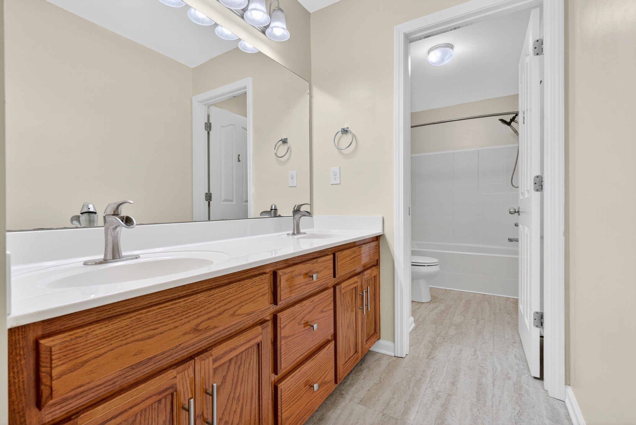 3876 Rhonda Ct
