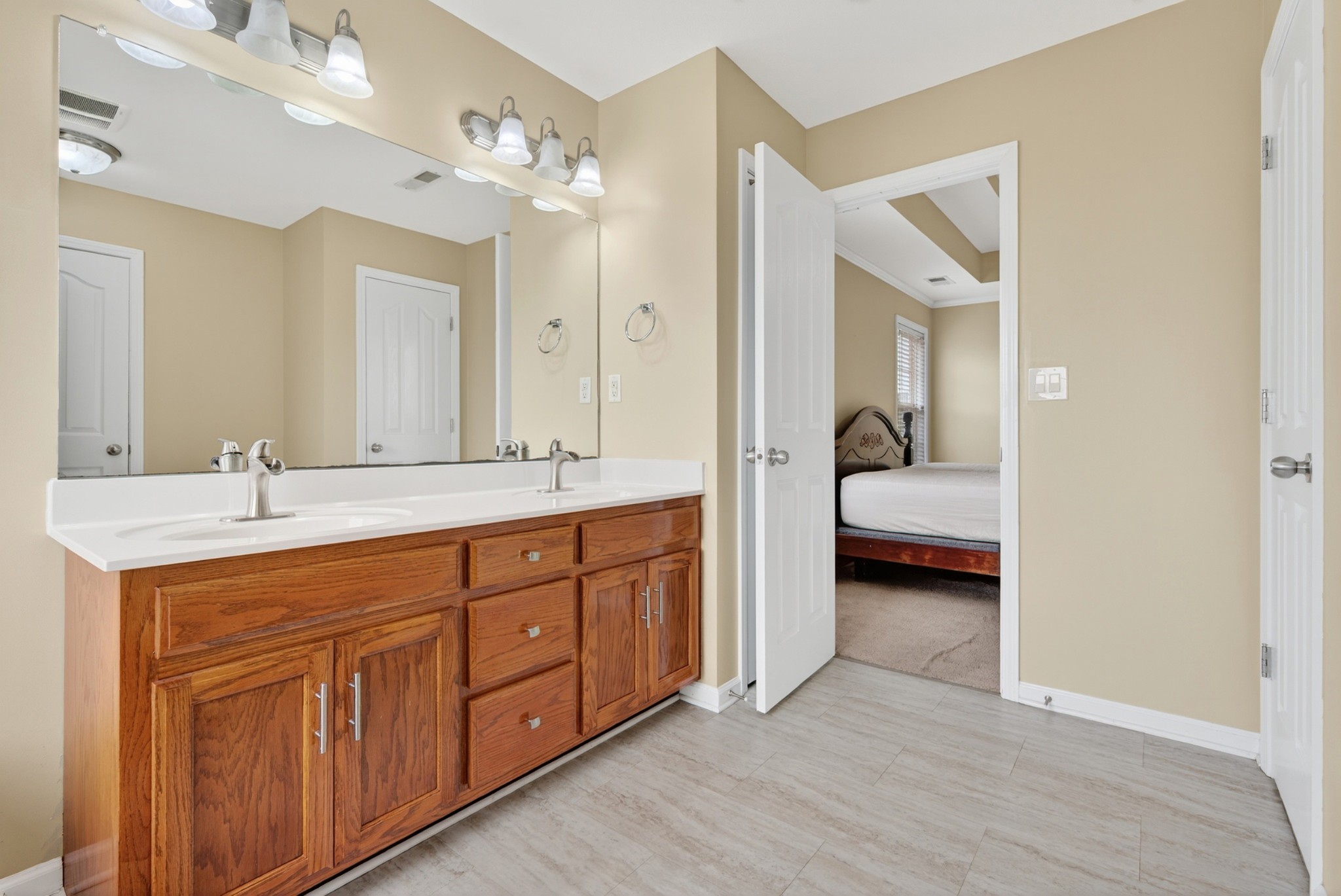3876 Rhonda Ct