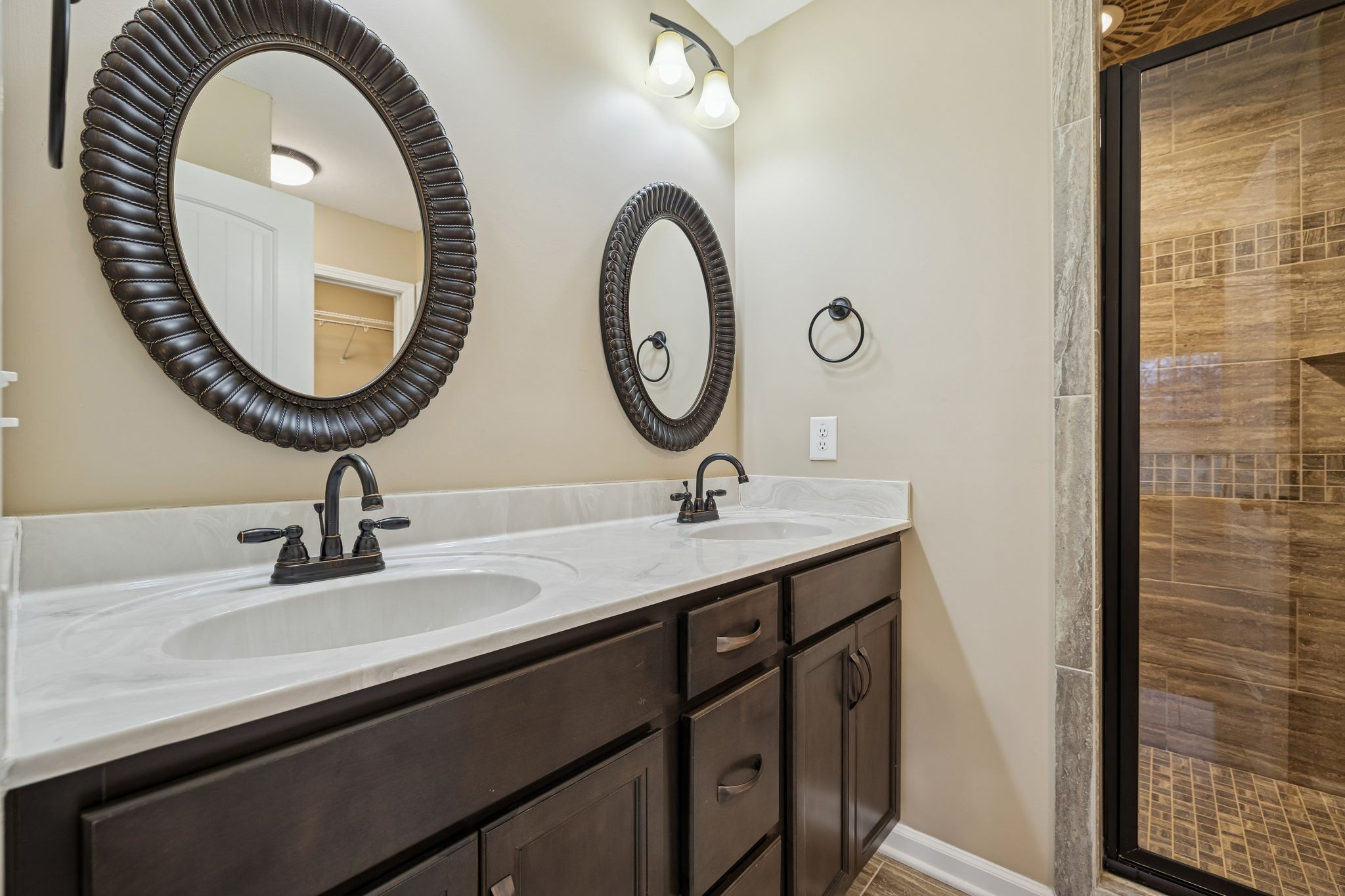 338 Chalet Cir