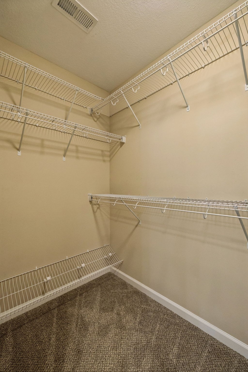 338 Chalet Cir