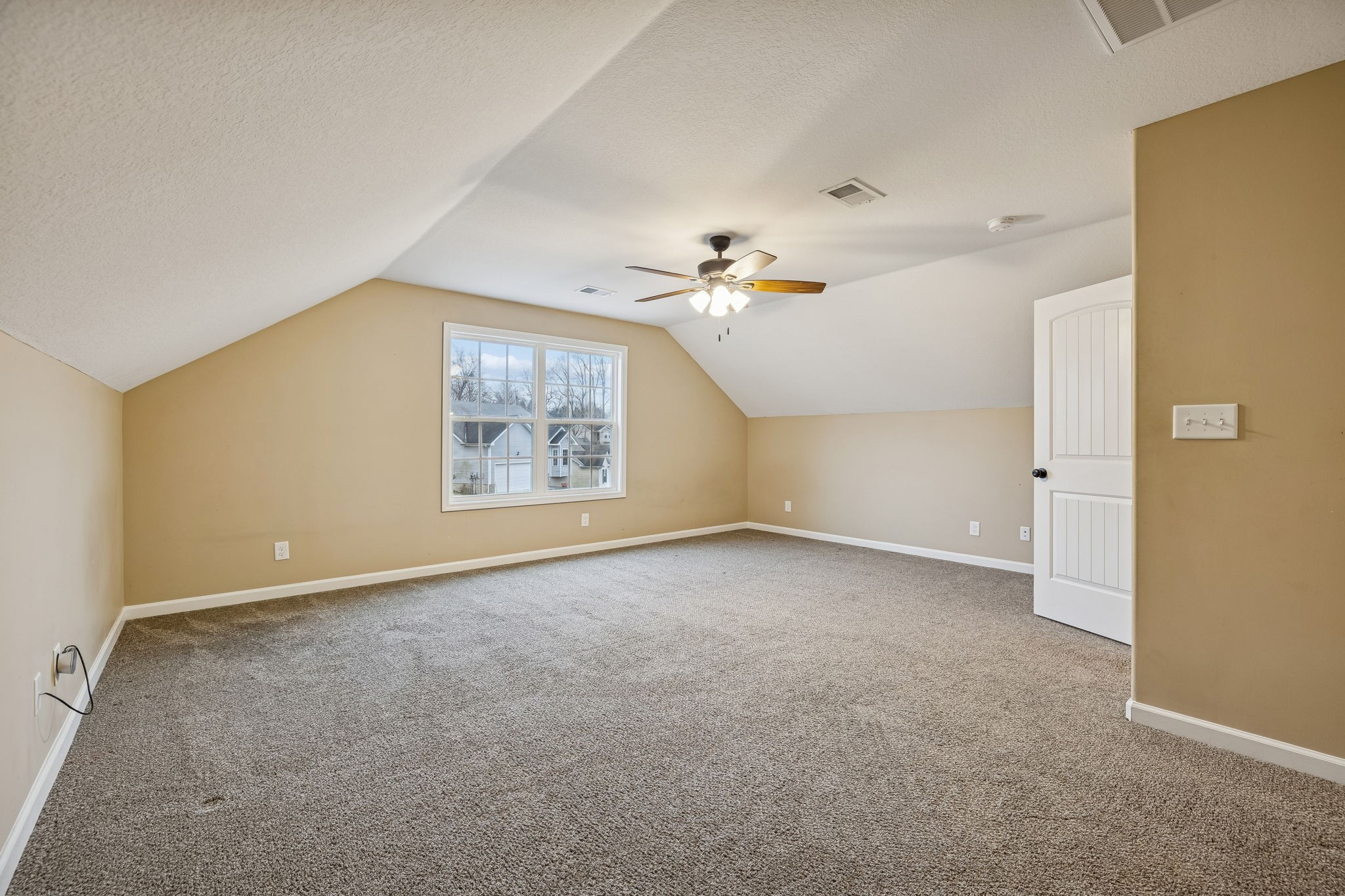 338 Chalet Cir