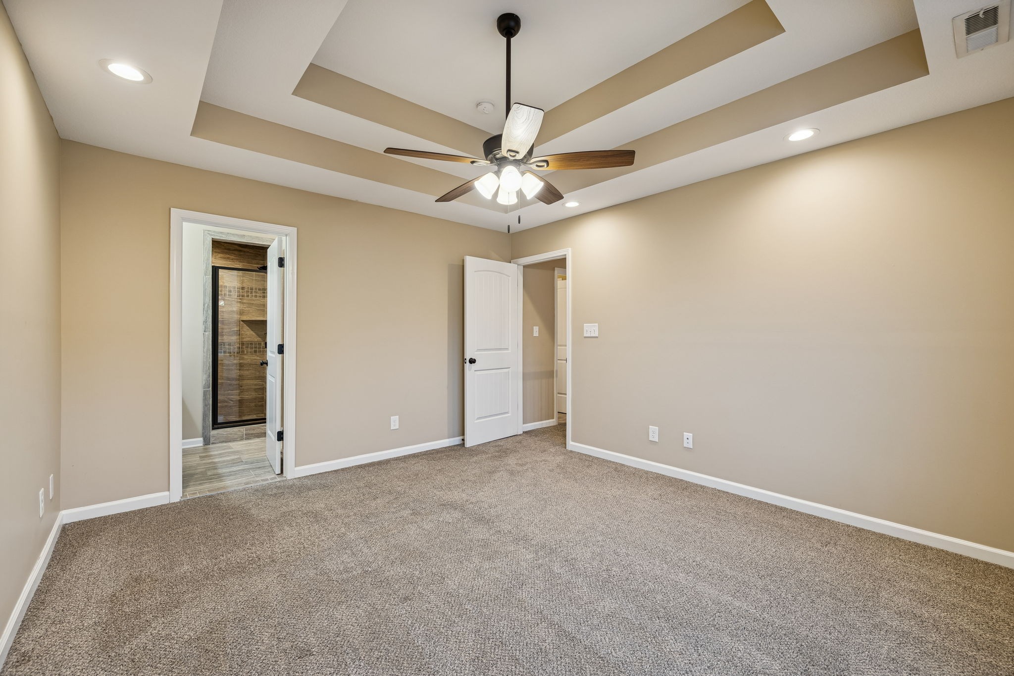 338 Chalet Cir