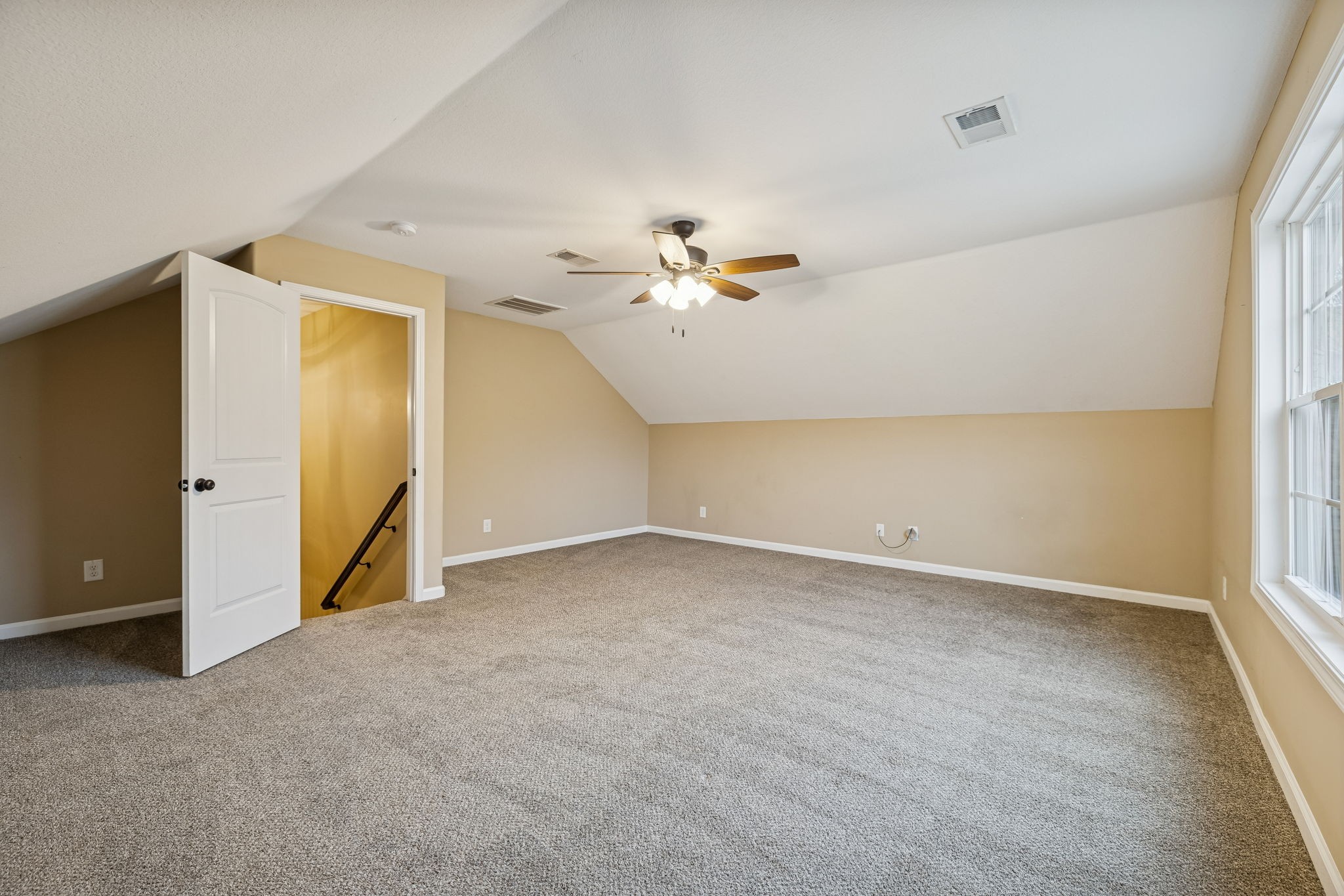 338 Chalet Cir