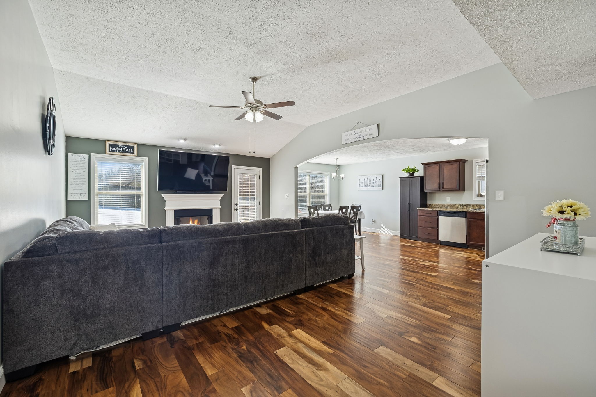 848 Shelton Cir
