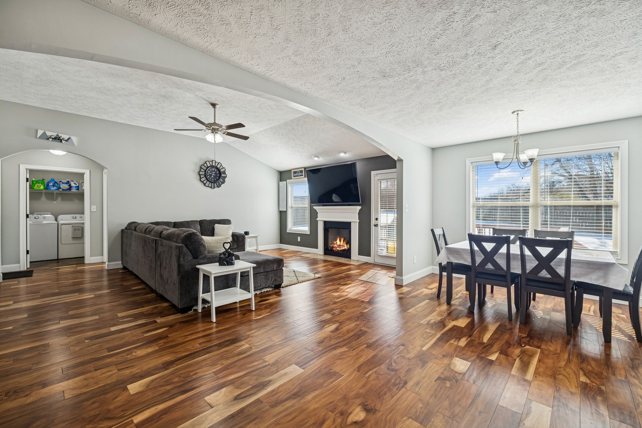 848 Shelton Cir