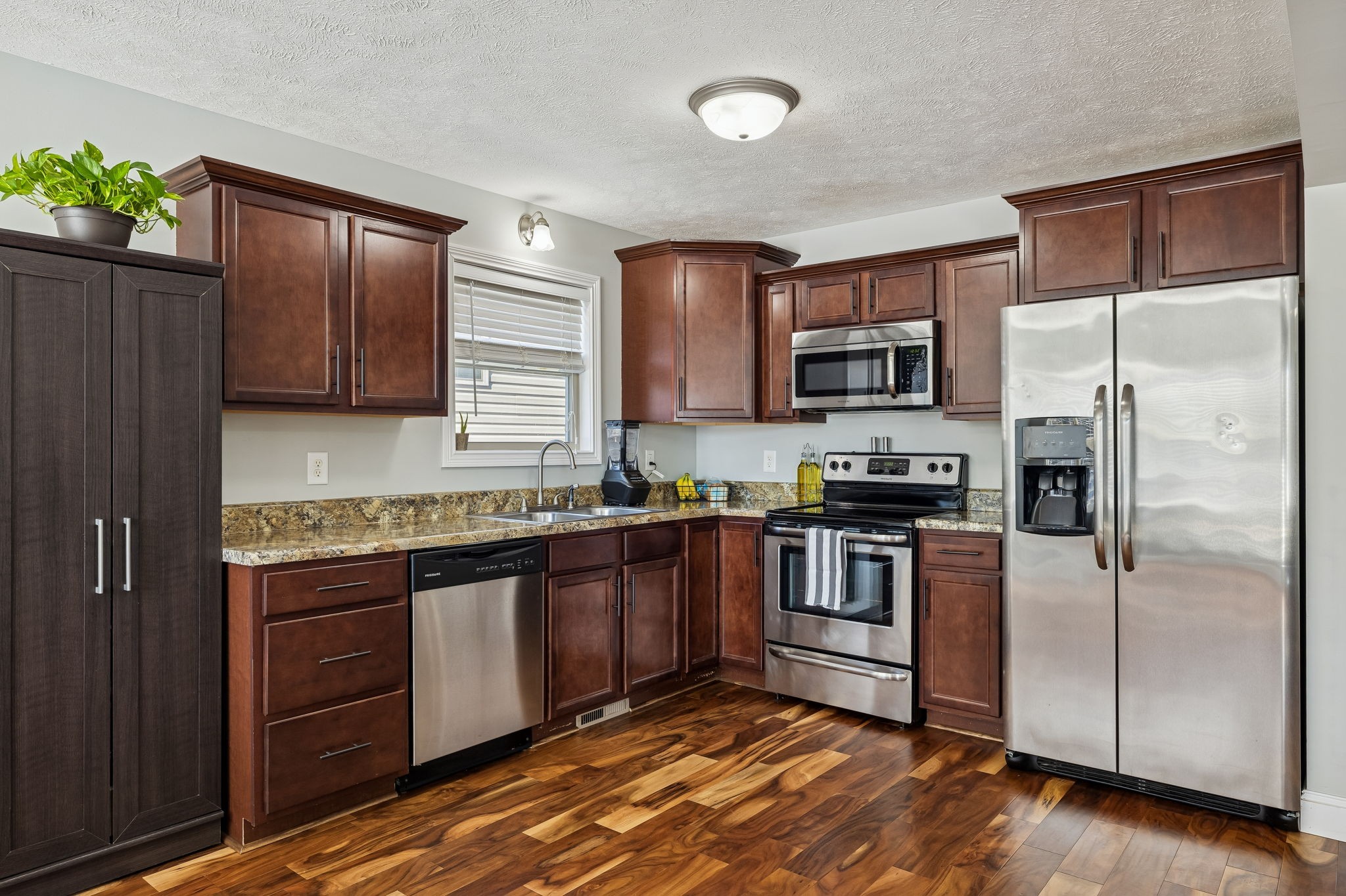 848 Shelton Cir